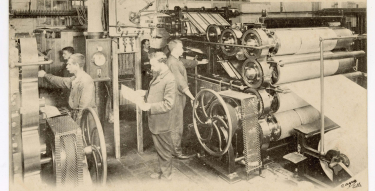  Archives nationales du monde du travail (Roubaix)-Le Grand Écho du Nord et du Pas-de-Calais, la salle des rotatives Marinoni imprimant le journal-Cayet photographe à Lille, G. Dubar et Cie éditeur à Lille